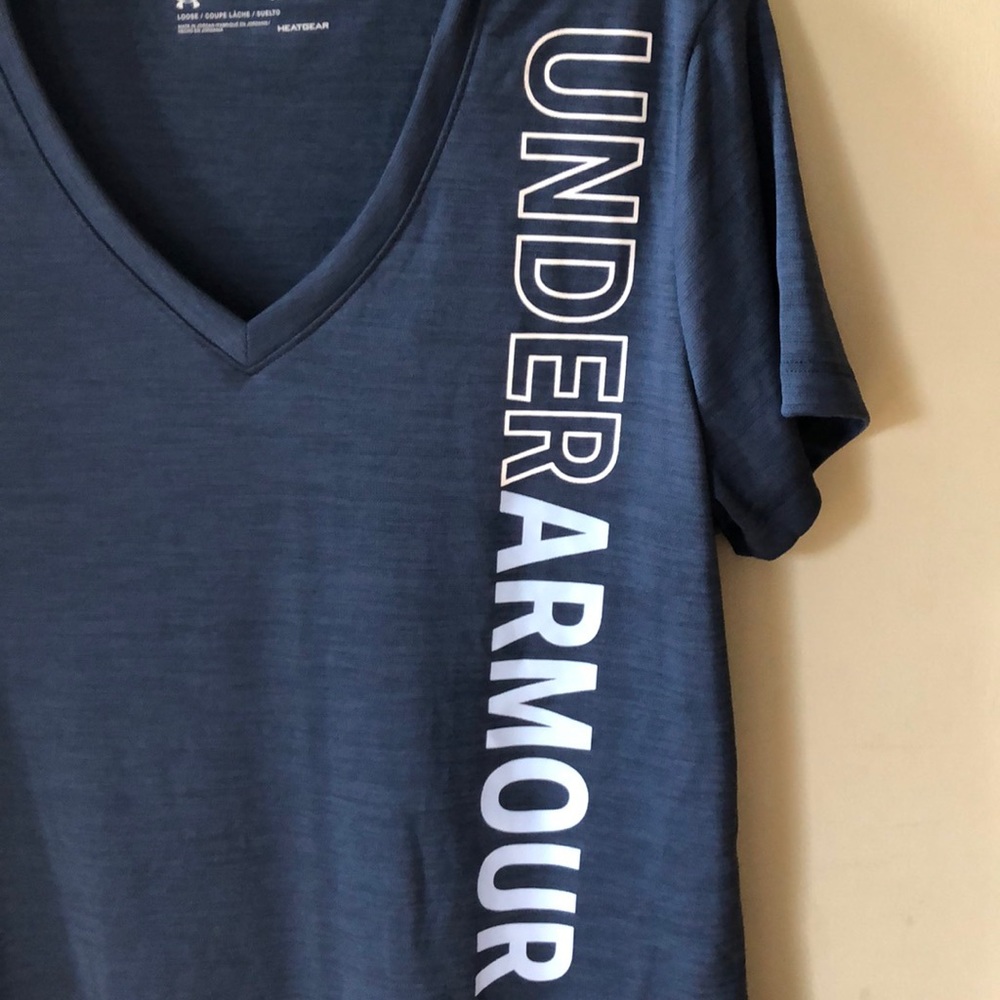 NWT |  Under armor heat gear V-neck tee - Picture 6 of 8